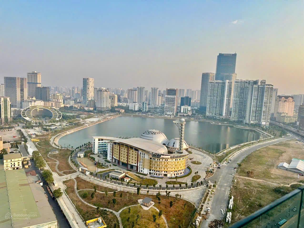 Chính chủ cần bán căn hộ 131m2, 3 ngủ chung cư FLC 36 Phạm Hùng, full nội thất, giá 9,7 tỷ