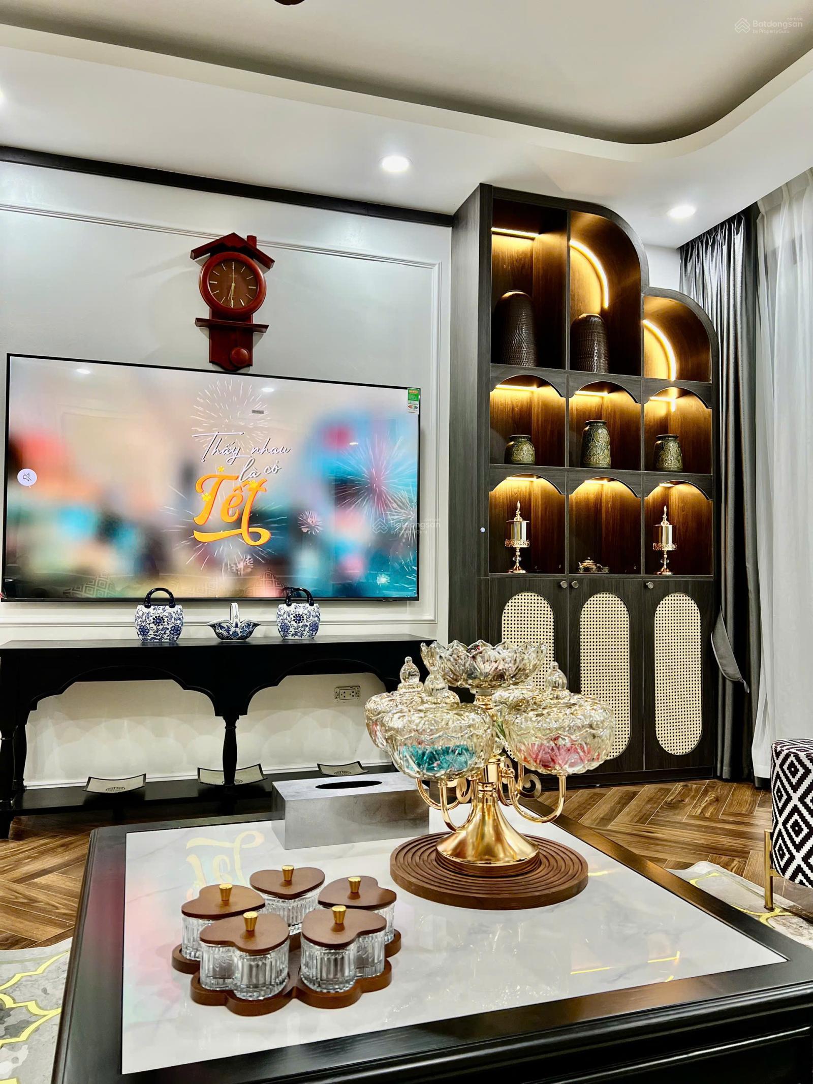 Chính chủ cần bán căn hộ 131m2, 3 ngủ chung cư FLC 36 Phạm Hùng, full nội thất, giá 9,7 tỷ