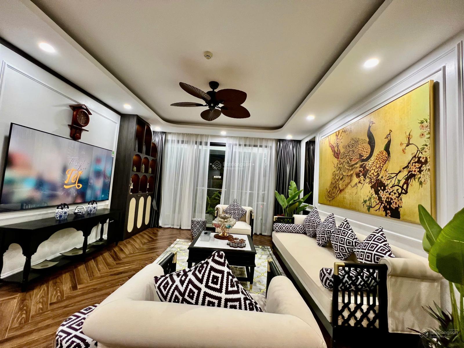 Chính chủ cần bán căn hộ 131m2, 3 ngủ chung cư FLC 36 Phạm Hùng, full nội thất, giá 9,7 tỷ