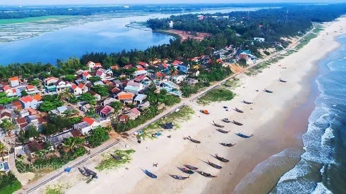 Đất biển Tam Thanh- bên cạnh quảng trường Biển.