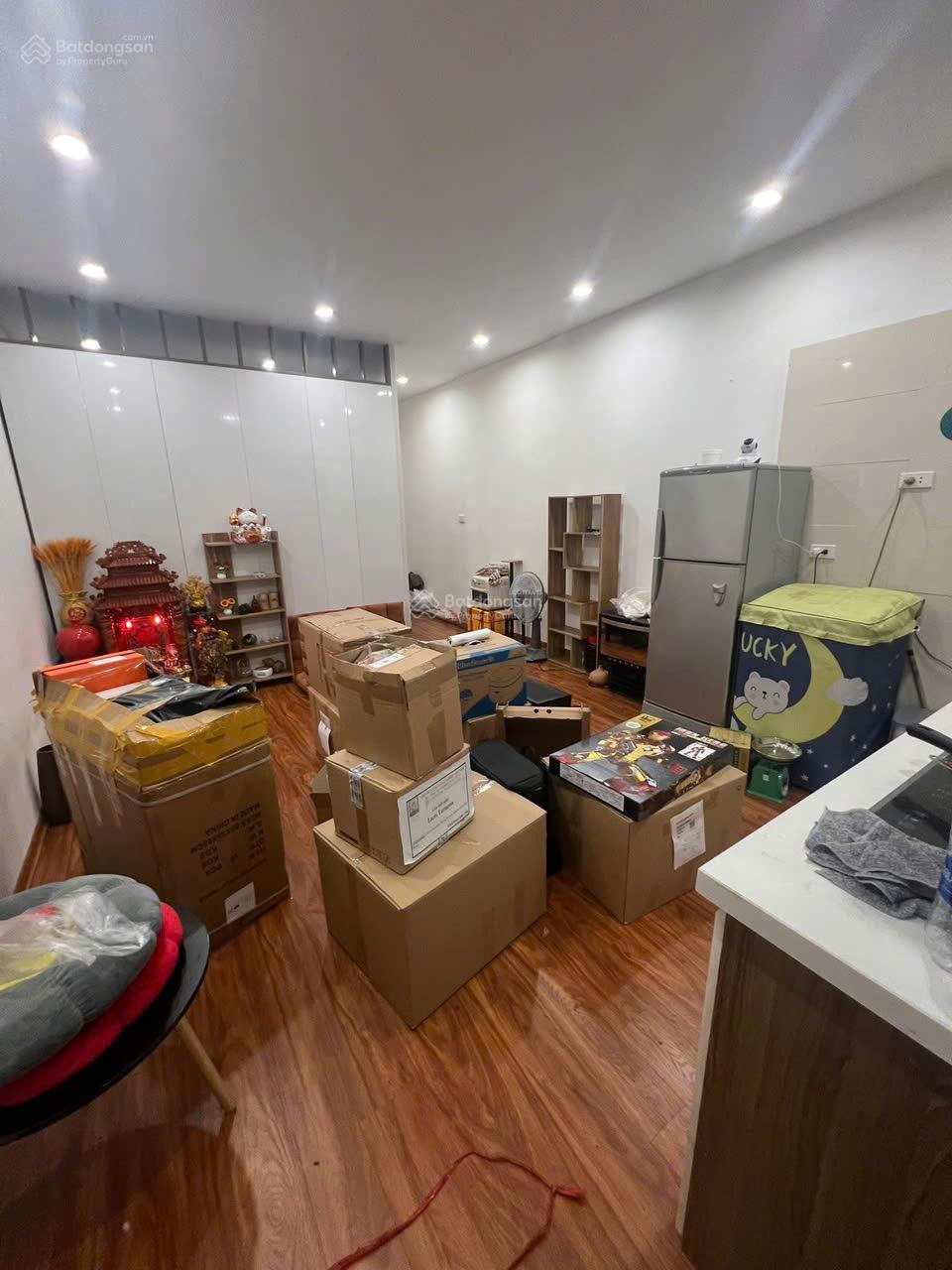 Cho thuê tầng 2 khu A Nghĩa Tân DT 75m2 có 3PN, 1PK