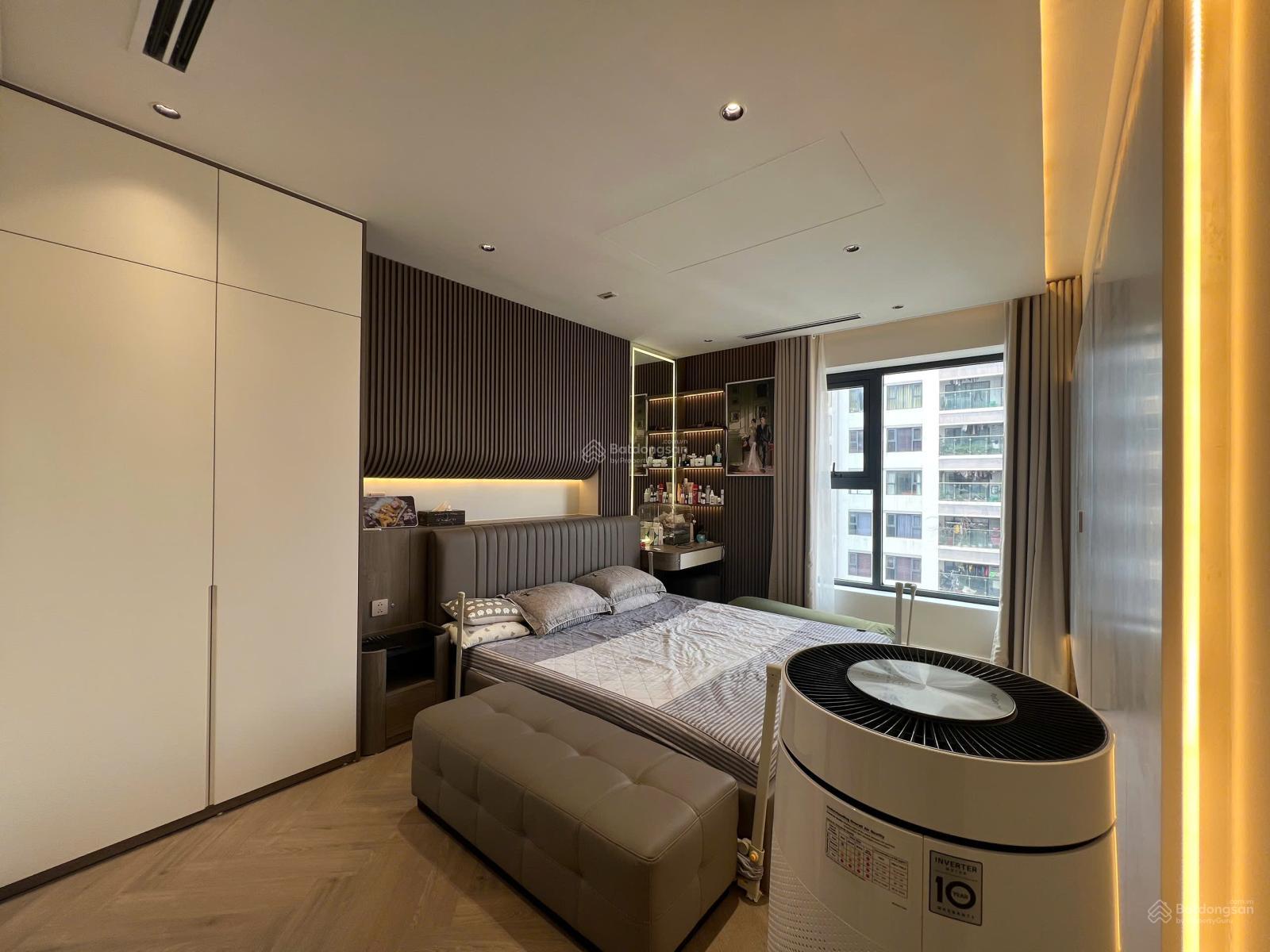 Vợ chồng em bán căn hộ 3 phòng ngủ - DT 157 m2 - Toà Hei Tower giá 9 tỷ - Nhà full đồ. 0988 246 ***