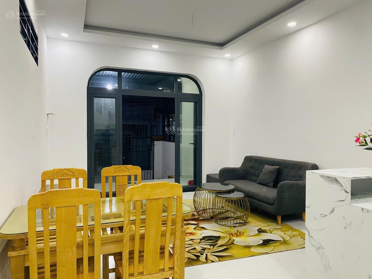 Bán nhà mới xây gần chợ Vĩnh Hải Nha Trang đường xe ô tô tận nơi. DT 70m2 có 2 phòng ngủ 2 toilet