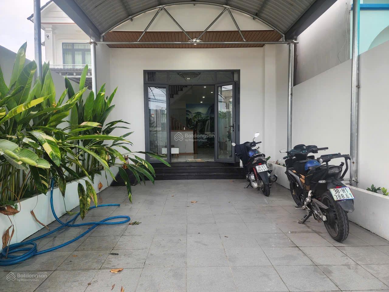 Giá dưới 4 tỷ có nhà 1 trệt 2 lầu mặt tiền DX 026, gần chợ gần trường hiếm có
