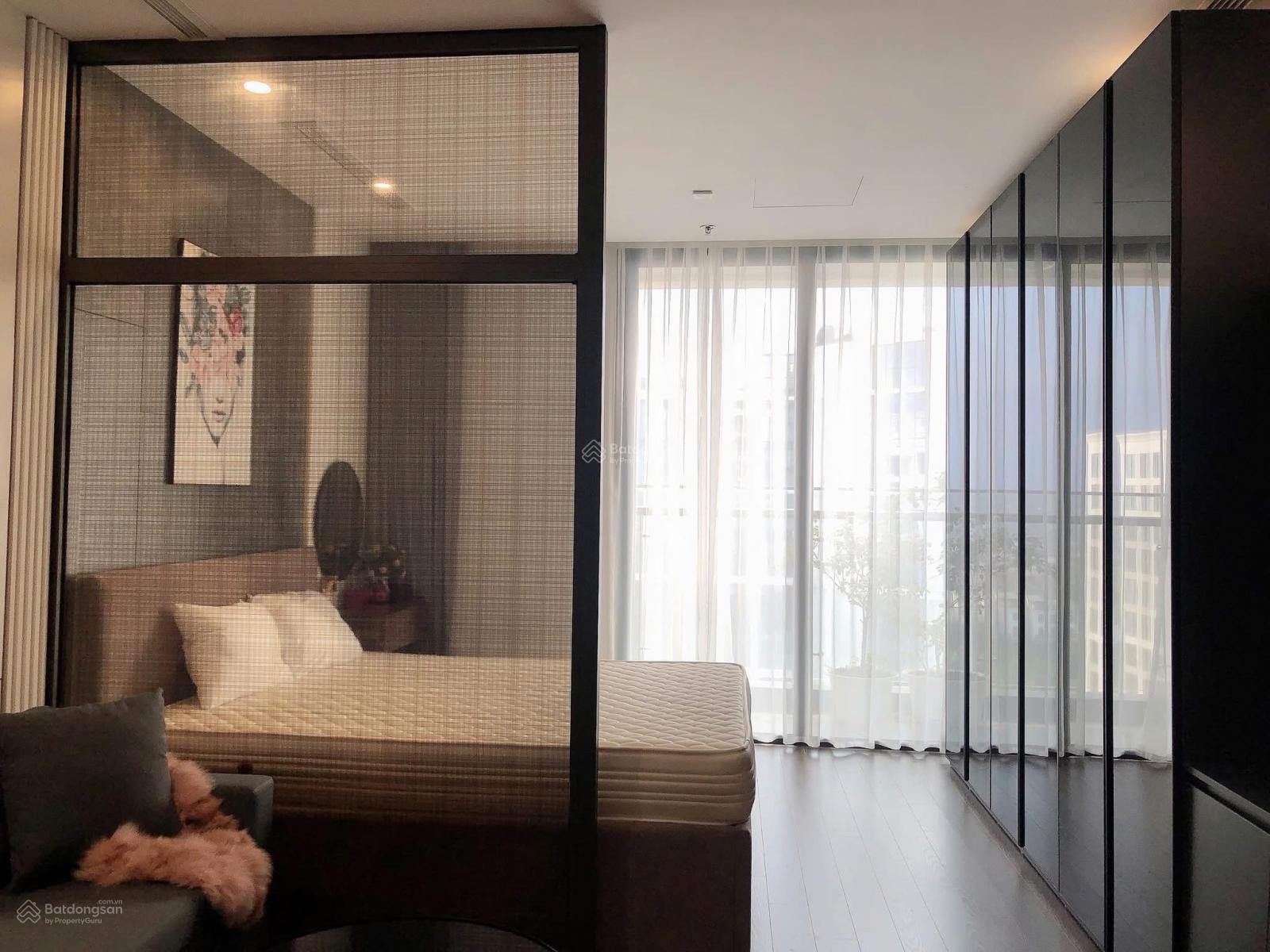 Tôi bán căn Studio 33m2, đủ nội thất chung cư Symphony, giá 3.4 tỷ bao thuế phí.