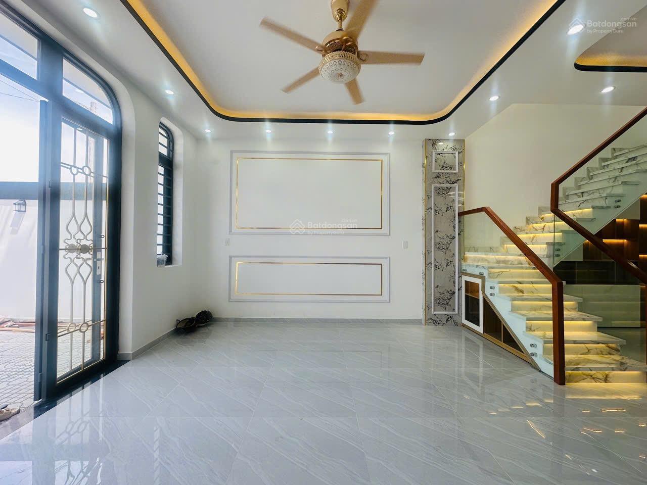 Bán nhà mới xây xã Mỹ Hạnh Nam, 1T, 1L hoàn công đầy đủ gần chợ Mỹ Hạnh