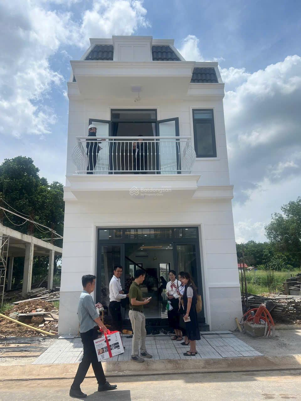 Nhà trung tâm bến cát, mặt tiền đường Hùng Vương, liền kề các khu công nghiệp lớn, đối diện chợ