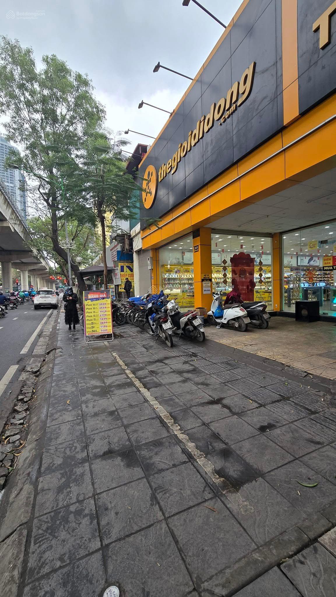 Bán nhà mặt phố Cầu Giấy, 130 tỷ, 263m2, mặt tiền 6.1m, pháp lý đầy đủ, vị trí đắc địa nhất phố