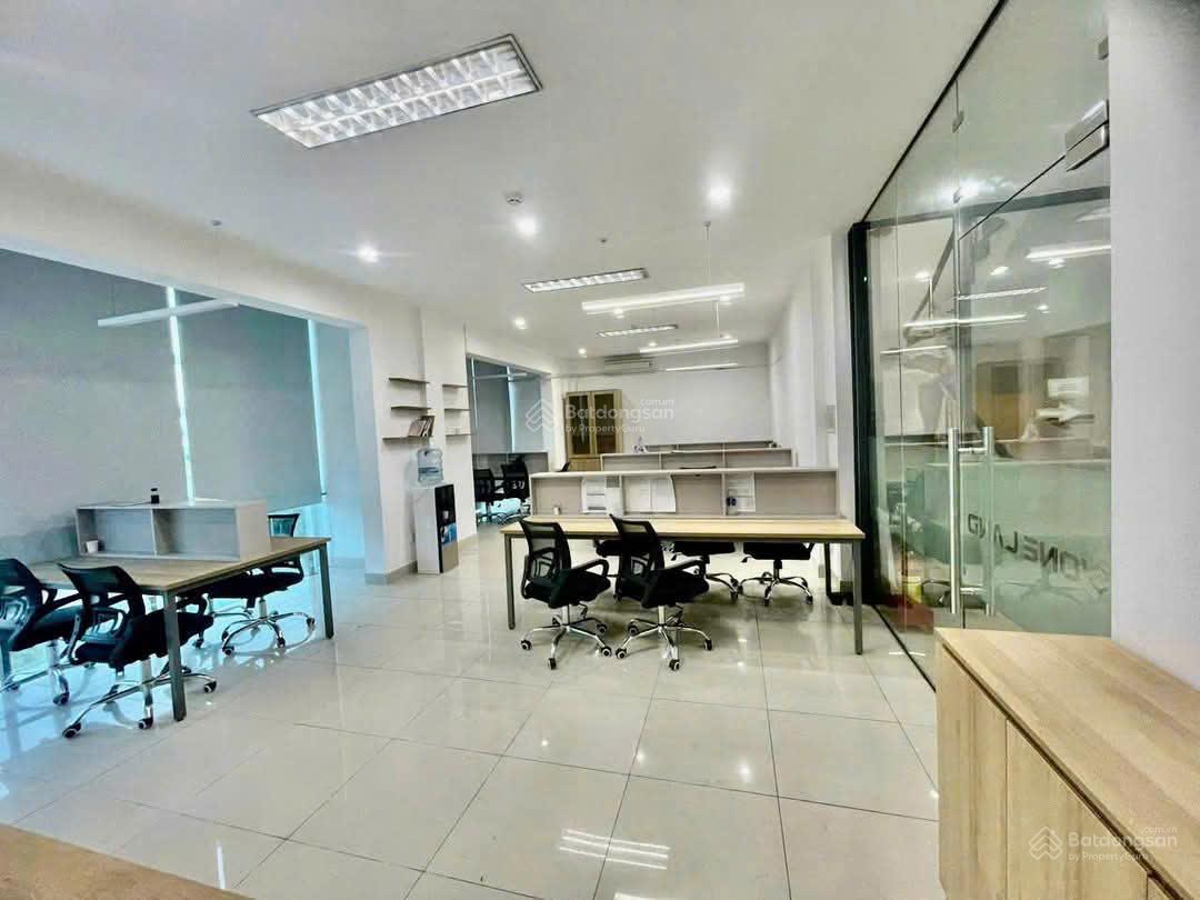 SIÊU PHẨM MẶT TIỀN TÔ HIẾN THÀNH QUẬN 10. Ngang hơn 5m. Giá chỉ 3x triệu (x mini) SIÊU PHẨM MẶT TIỀN TÔ HIẾN THÀNH QUẬN 10. Ngang hơn 5m. Giá chỉ 3x triệu (x mini)