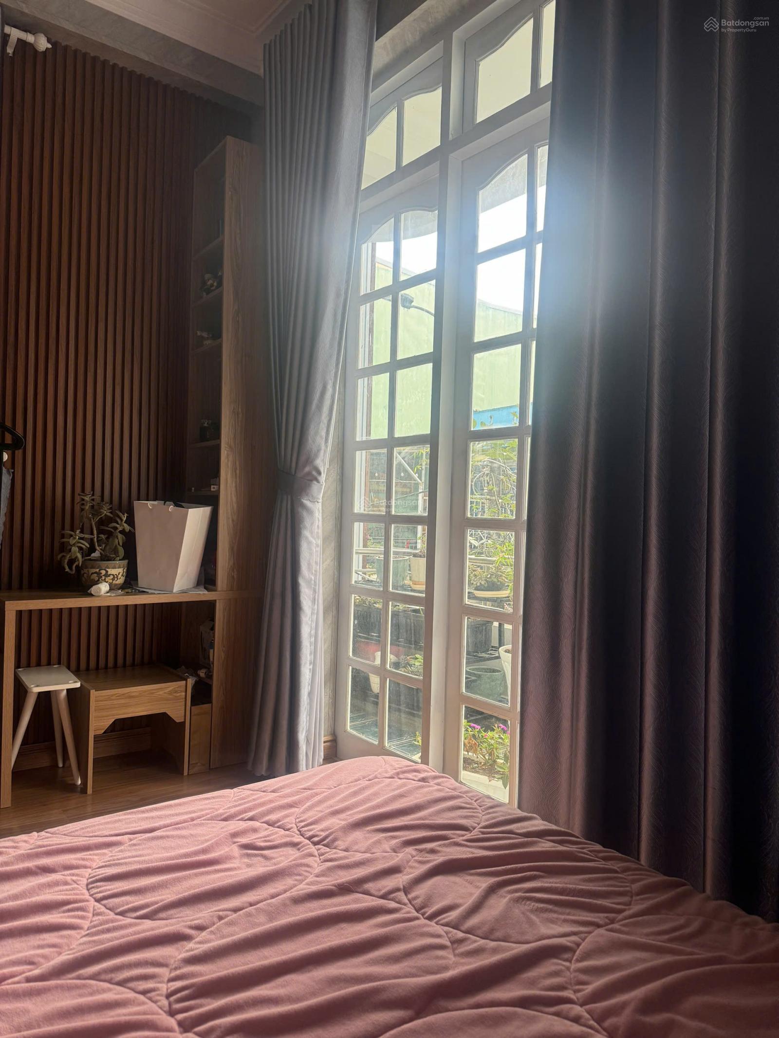 Bán nhà Thiên Thành, 1 trệt 3 lầu 9,5 tỷ, 84,7m2, cách chợ Đà Lạt, hồ xuân hương chỉ 600m