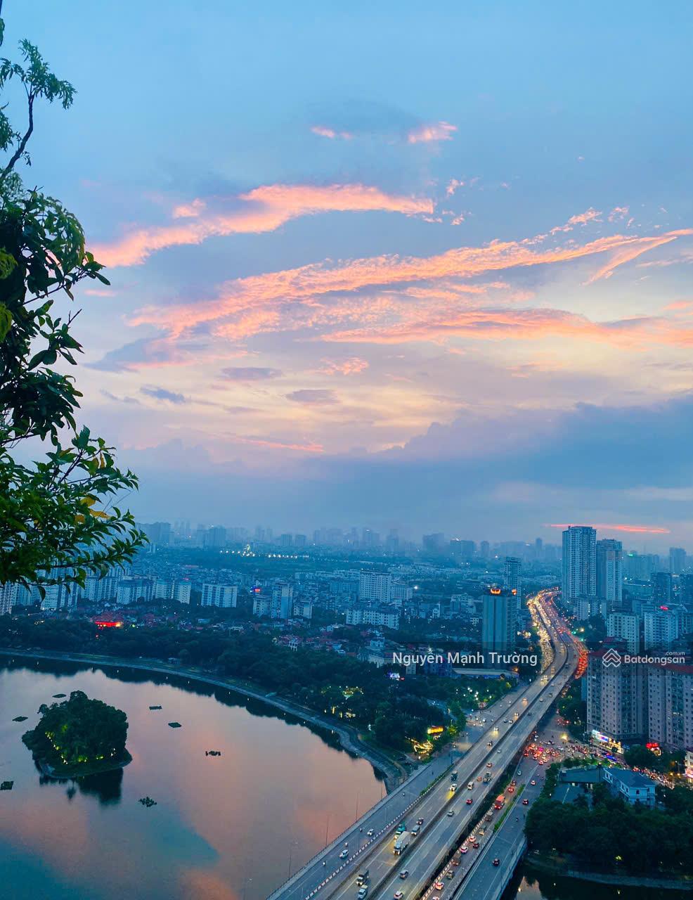 Bán căn 2 phòng ngủ 2WC diện tích 63m2, ban công view trọn hồ Linh Đàm chung cư VP6 Linh Đàm