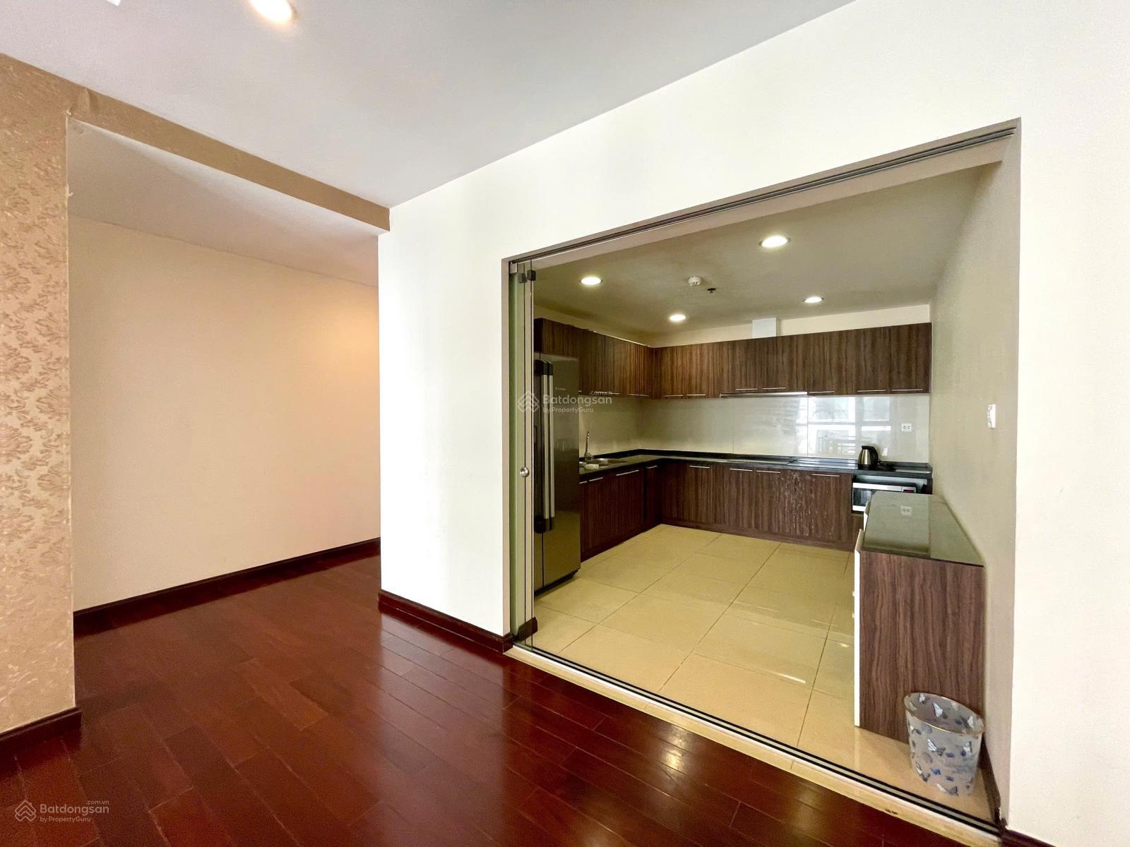 Chủ nhà ký gửi bán gấp căn 3PN3WC, giá 100 triệu/m2, diện tích 181m2 tại Royal City, Thanh Xuân....