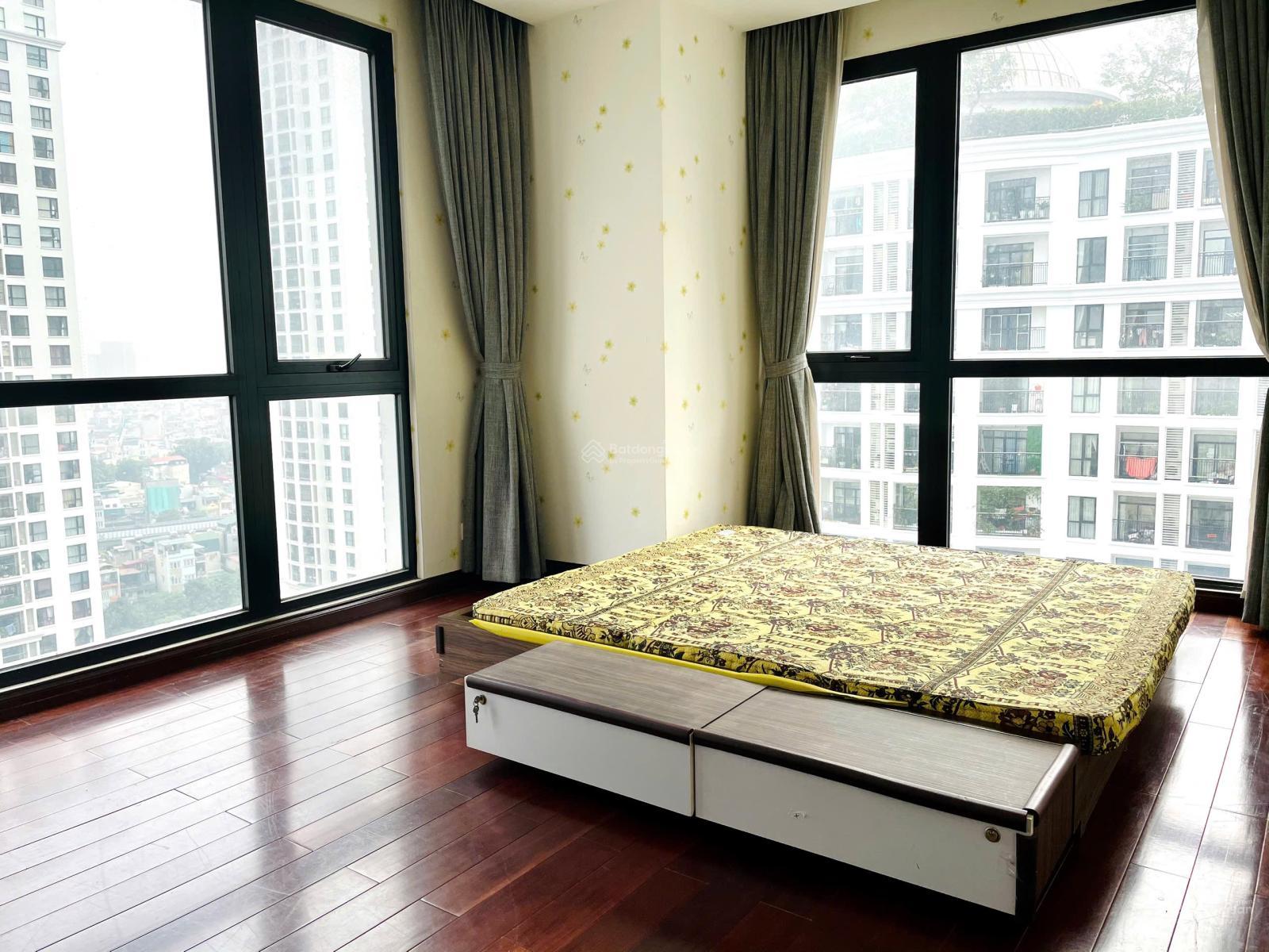 Chủ nhà ký gửi bán gấp căn 3PN3WC, giá 100 triệu/m2, diện tích 181m2 tại Royal City, Thanh Xuân....