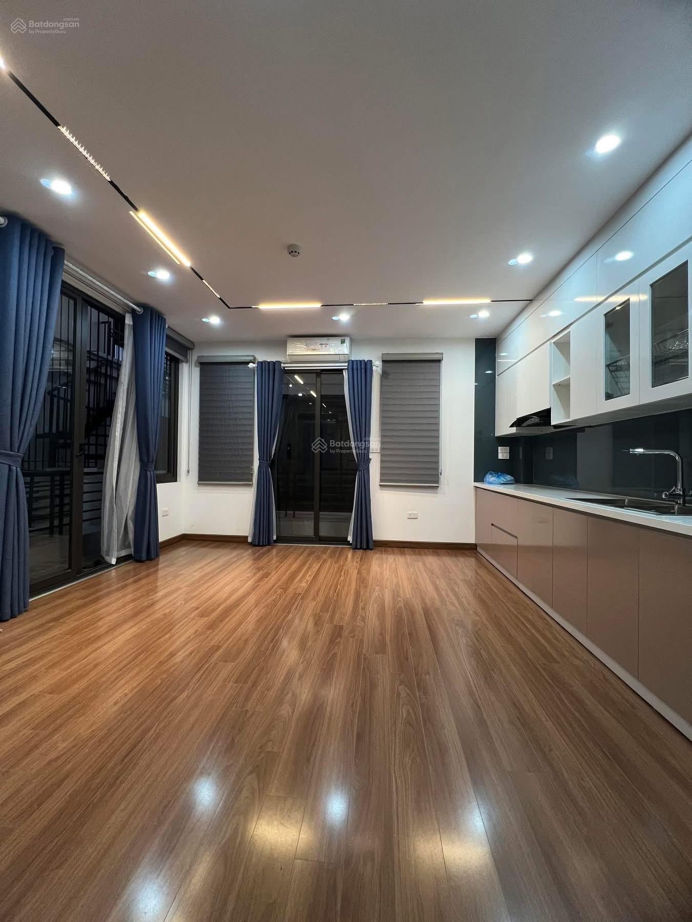 Bán nhà trung kính ,6 tầng có Thang máy , sẵn sổ giá hơn 11 tỷ