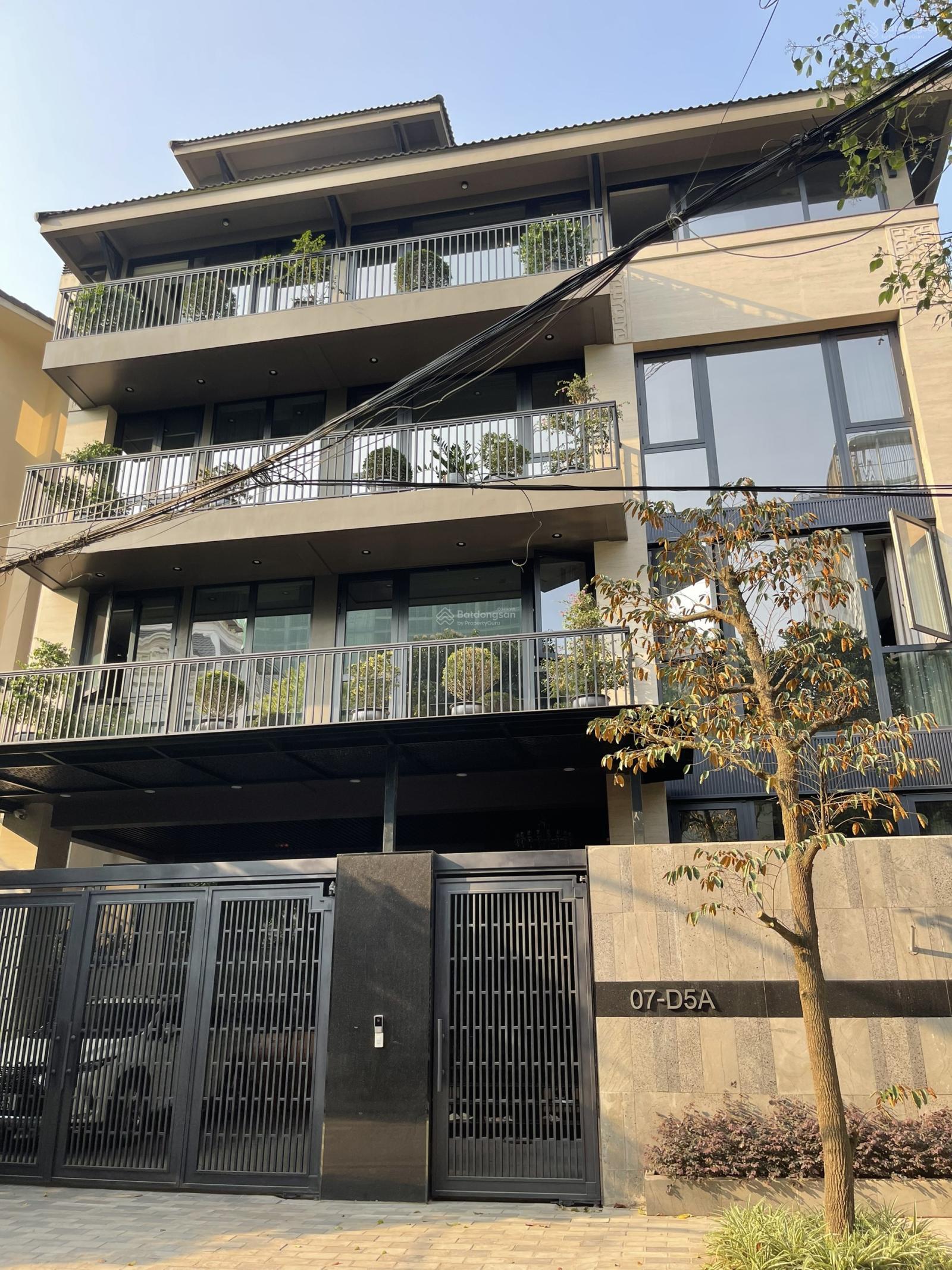 Cho thuê nhà nguyên căn - khu Hoàng Thành Villas. Dt: 120m2 * 5 tầng. Mt: 7m. Thông sàn. Thang máy
