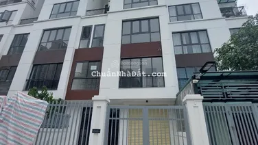 Cho thuê nhà khu đô thị hoàng thành mỗ lao,đường nguyễn văn lộc,120m * 5 tâng,MT 7m,có thang máy