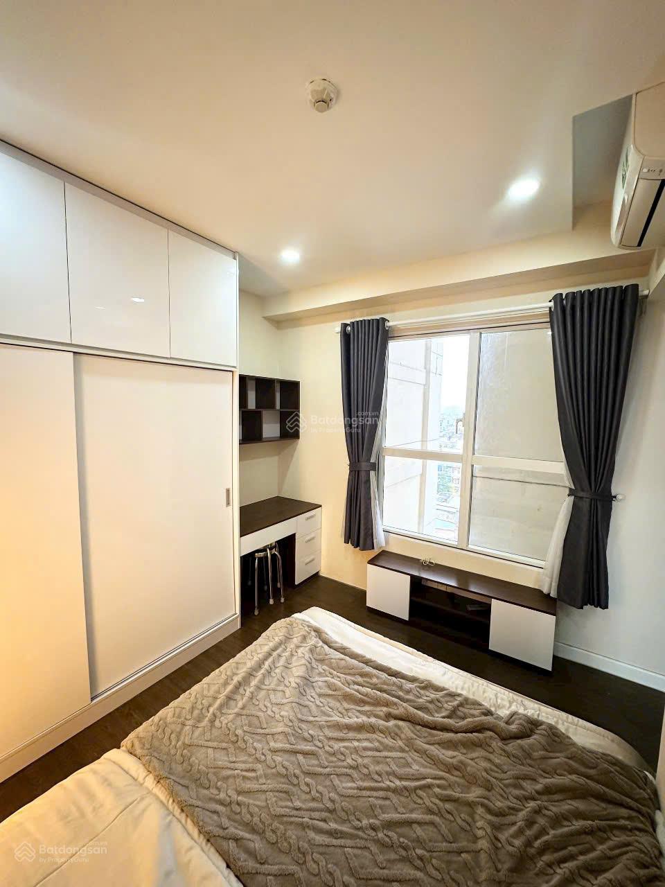 Cần bán CC Hoàng Kim Thế Gia DT 145m2 4PN 4WC full NT sổ hồng giá 4,1 tỷ. LH 0936 449 *** Hân Cần bán CC Hoàng Kim Thế Gia DT 145m2 4PN 4WC full NT sổ hồng giá 4,1 tỷ. LH 0936 449 *** Hân