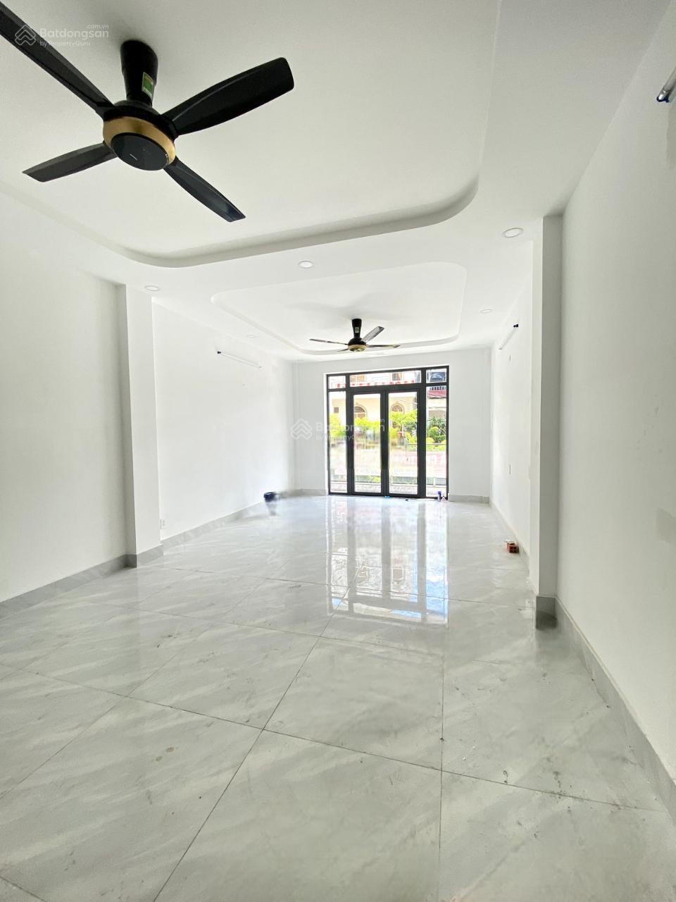 Cho thuê nhà mặt tiền Nguyễn Gia Trí, Bình Thạnh, 4.5*20m, 3 tầng, giá hạ còn 45 triệu