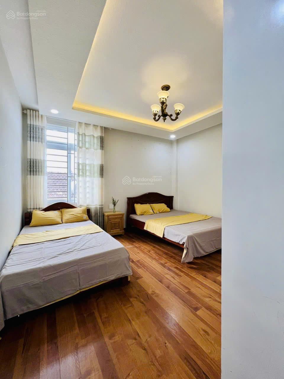 Nhà đẹp 1 trệt 2 lầu 4PN Sauna sân rộng kinh doanh