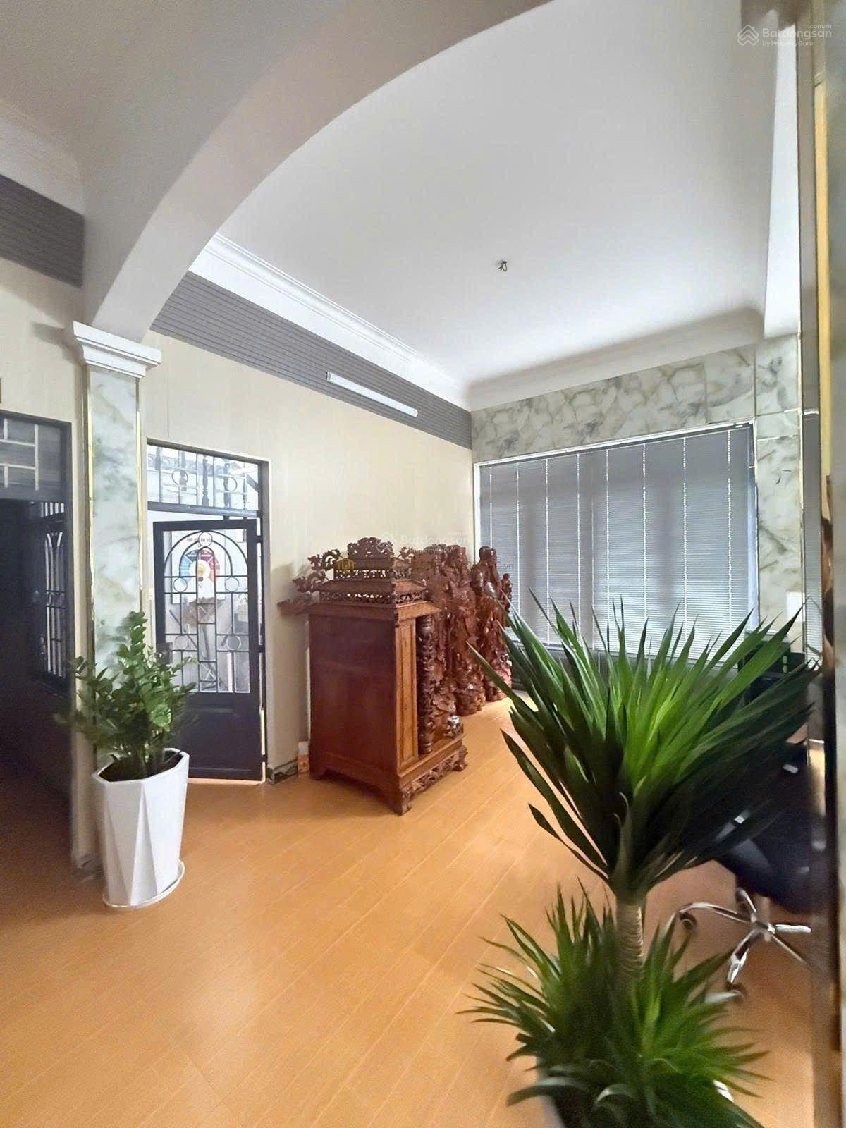 Biệt thự góc 2 mặt tiền Làng Báo Chí cần bán giá tốt