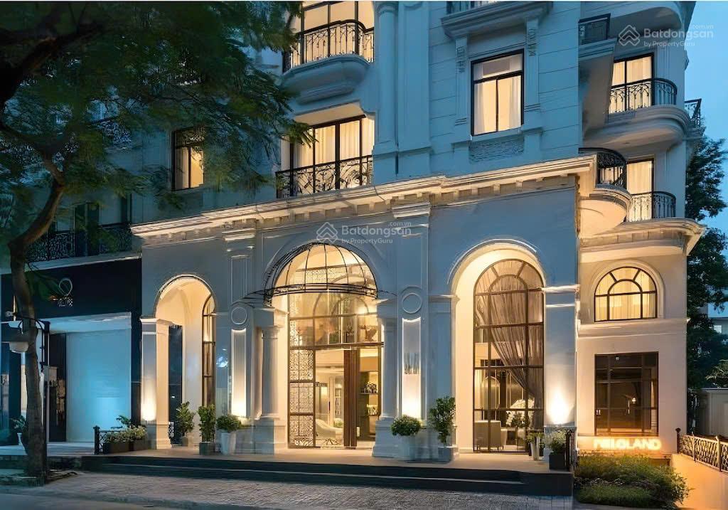 Bán 02 cặp khách sạn 70 phòng góc 3 mặt tiền Bùi Bằng Đoàn lớn nhất khu Phú Mỹ Hưng, Quận 7
