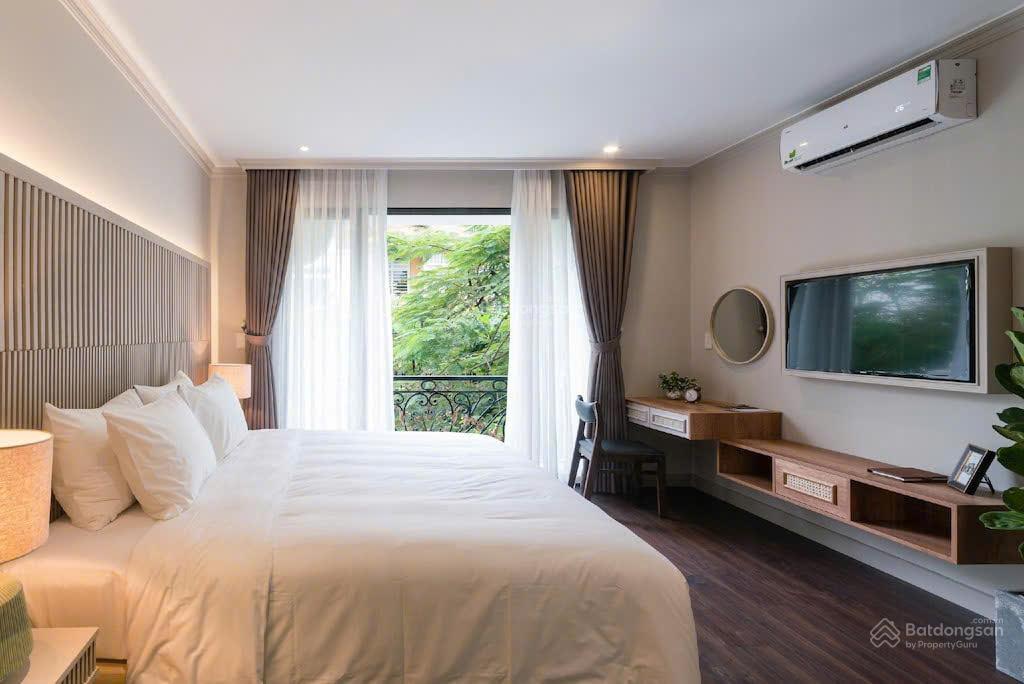 Bán 02 cặp khách sạn 70 phòng góc 3 mặt tiền Bùi Bằng Đoàn lớn nhất khu Phú Mỹ Hưng, Quận 7