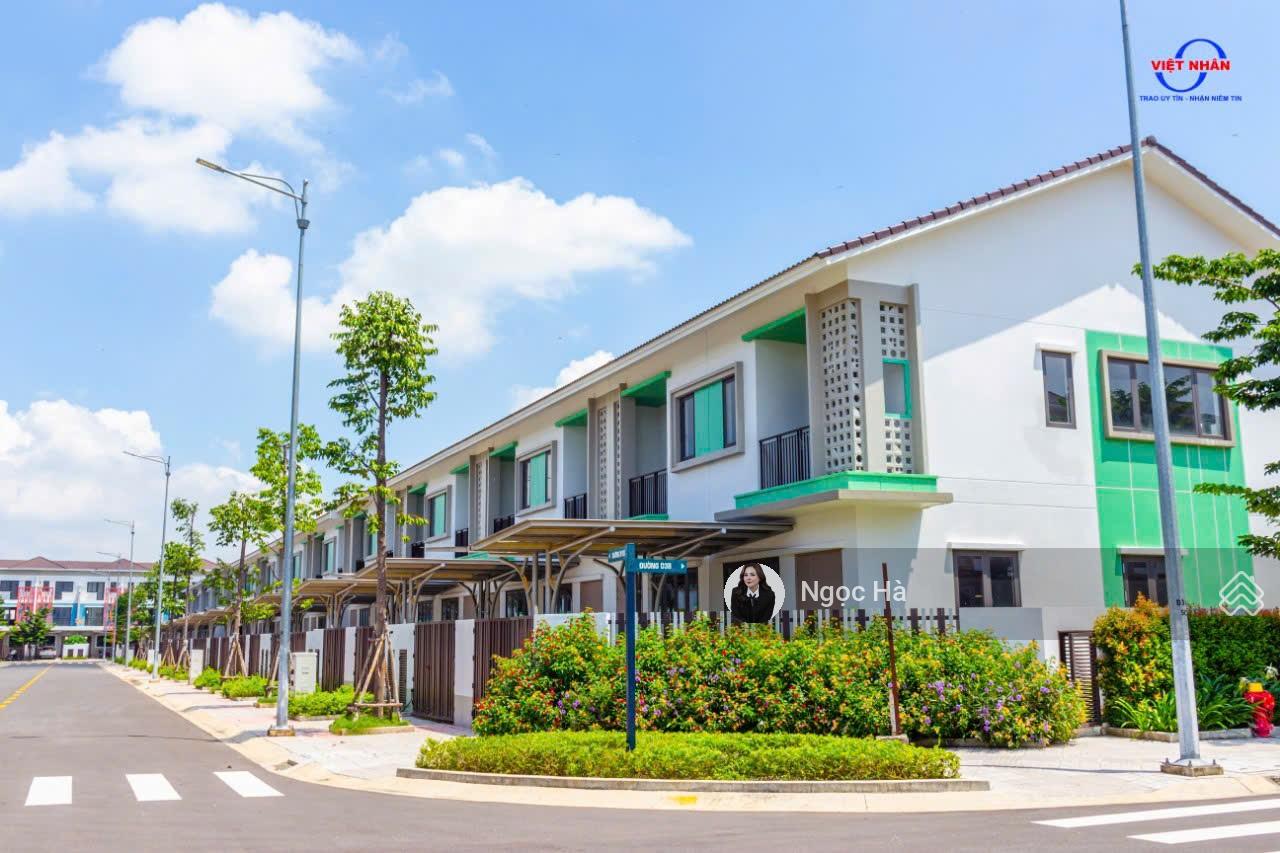 Kẹt tiền bán căn nhà phố tại Suncas Central sổ hổng sẳn chỉ 2 tỷ 8xx /100m2