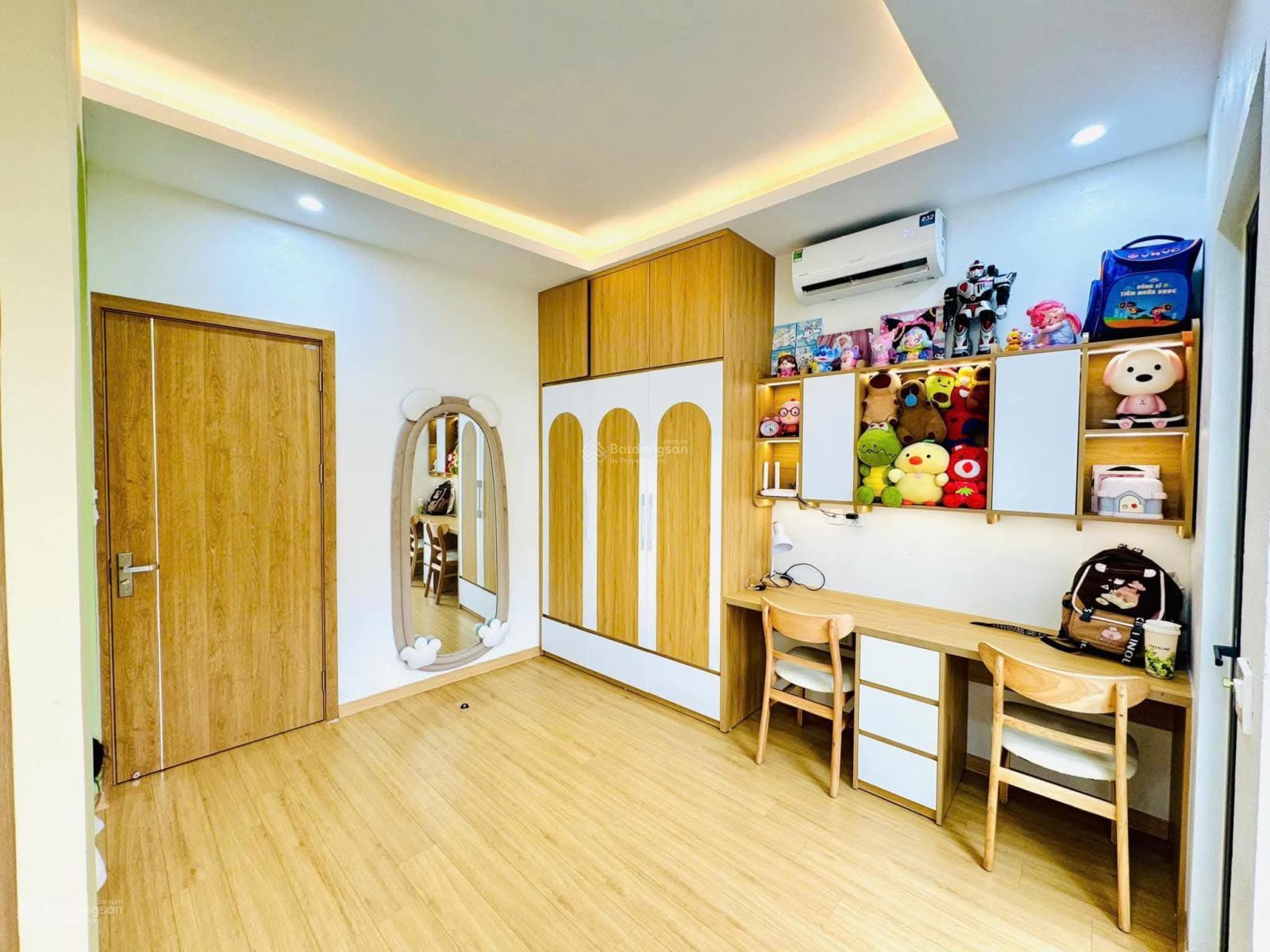 Bán nhà 5 tầng DT 42m2 hoàn thiện đẹp giáp ĐH Đại Nam Ba La, Hà Đông