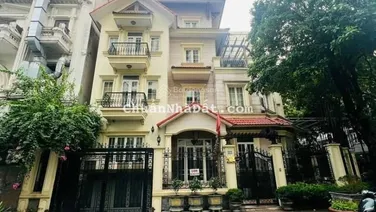 Gia đình cần bán biệt thự lô góc Khu đô thị mới Cầu Giấy- Dịch Vọng Hậu. Lh 0945 289 ***