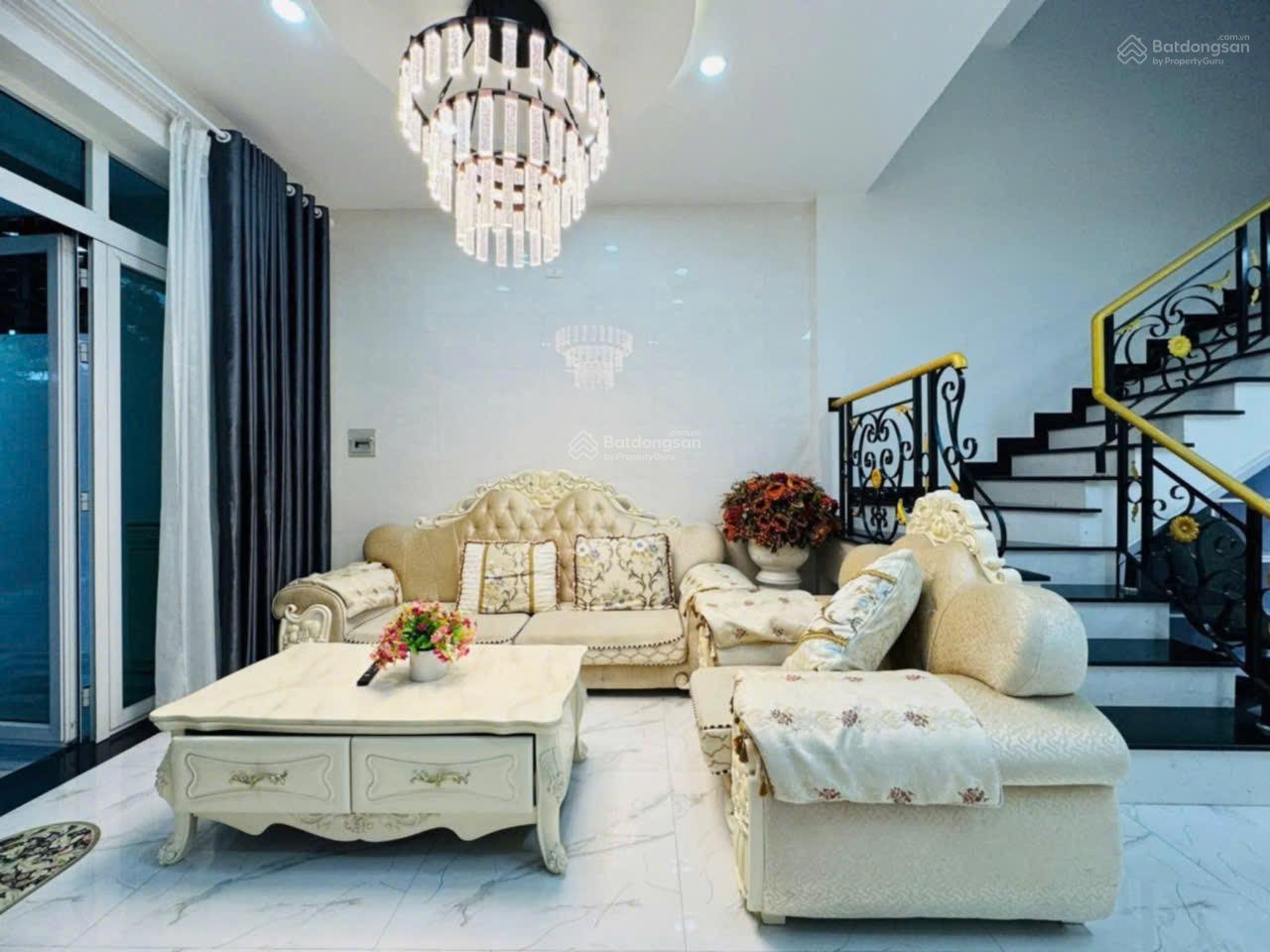 Bán nhà sạch đẹp trục đường số 2 rộng 18m gói 2 KĐT Mỹ Gia, full nội thất giá 8.38 tỷ