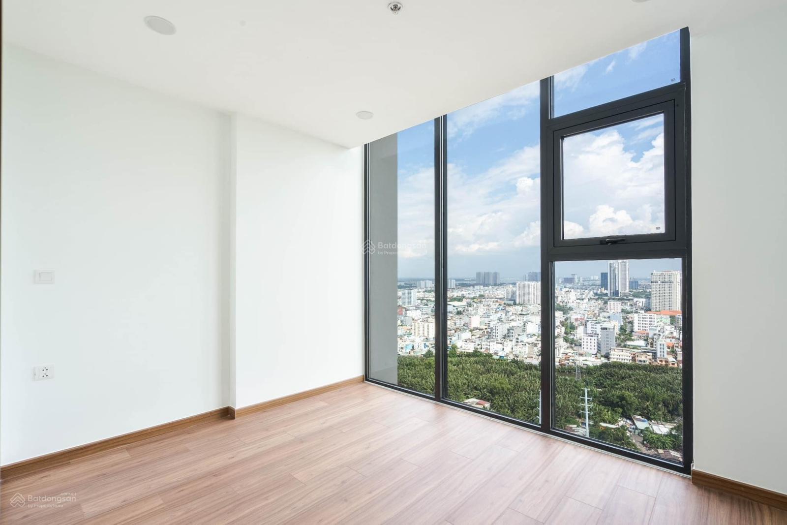 Bán 3 phòng ngủ, 2WC, tầng cao, view đẹp. Giá 6.1 tỷ. Liên hệ 0888 887 ***