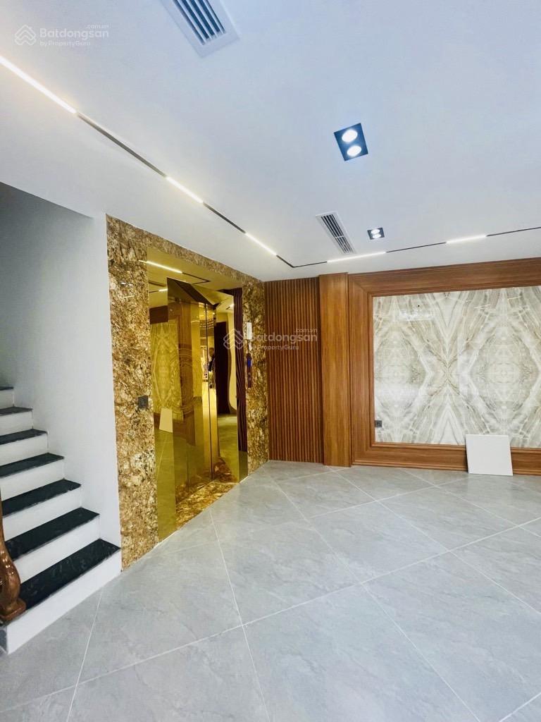 Bán nhà Hoa Lâm, Long Biên: 40m2, 6 tầng, 8 tỷ, lô góc, thang máy, ô tô tránh, ở ngay, 0944 311 ***