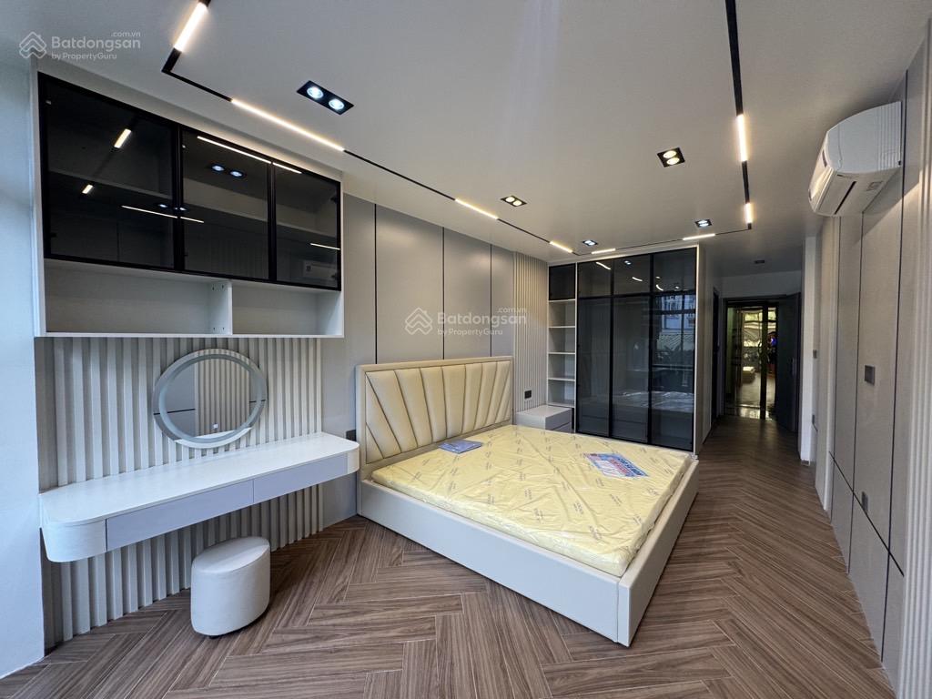 Bán nhà Hoa Lâm, Long Biên: 40m2, 6 tầng, 8 tỷ, lô góc, thang máy, ô tô tránh, ở ngay, 0944 311 ***