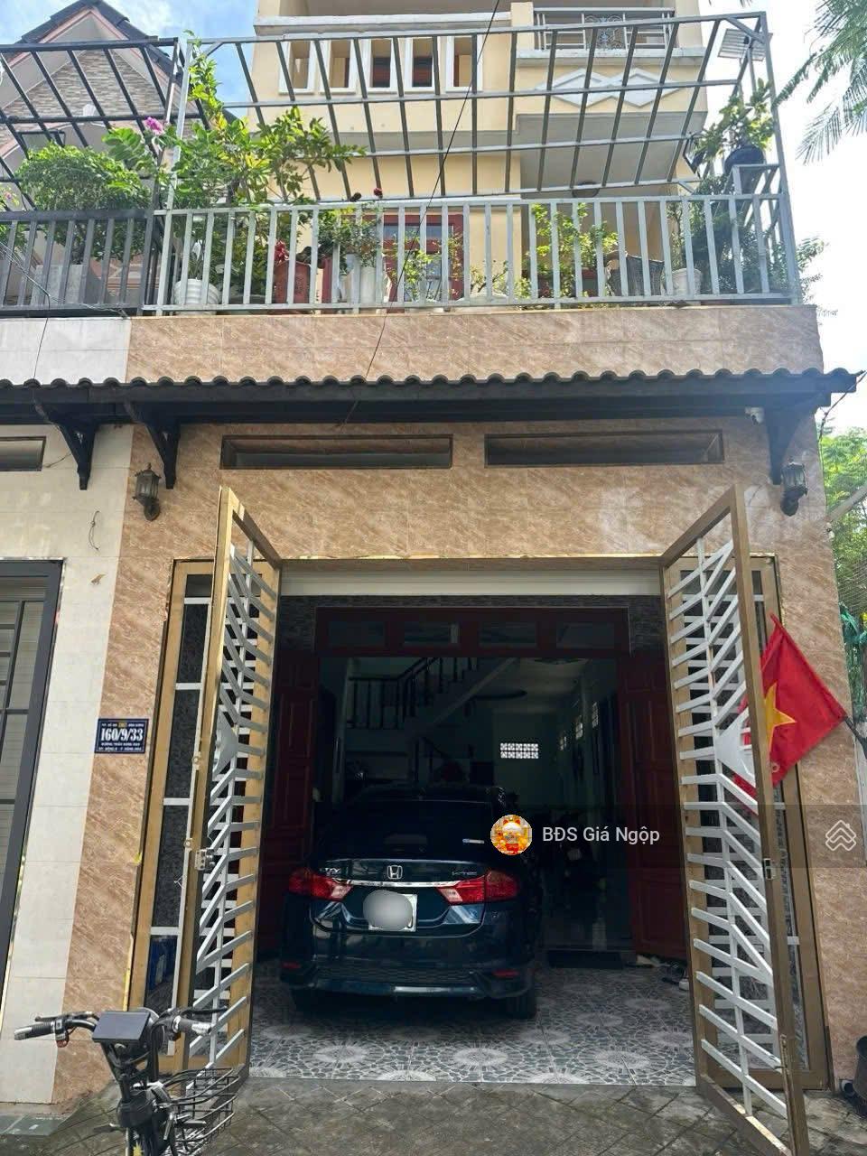 Bán nhà sát Go Dĩ An, DT 72,8m2, sỗ sẵn hoàn công, giá 4 tỷ 6, đường rộng, đang cho thuê 8tr/ th
