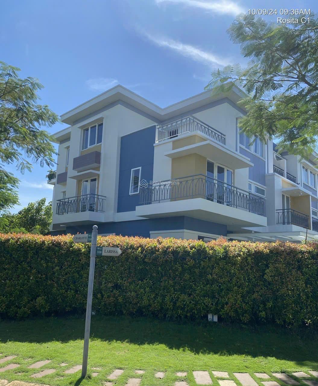 Cần bán biệt thự Rosita Quận 9 căn góc sân vườn, diện tích 245m2. Khu compound an ninh, khép kín