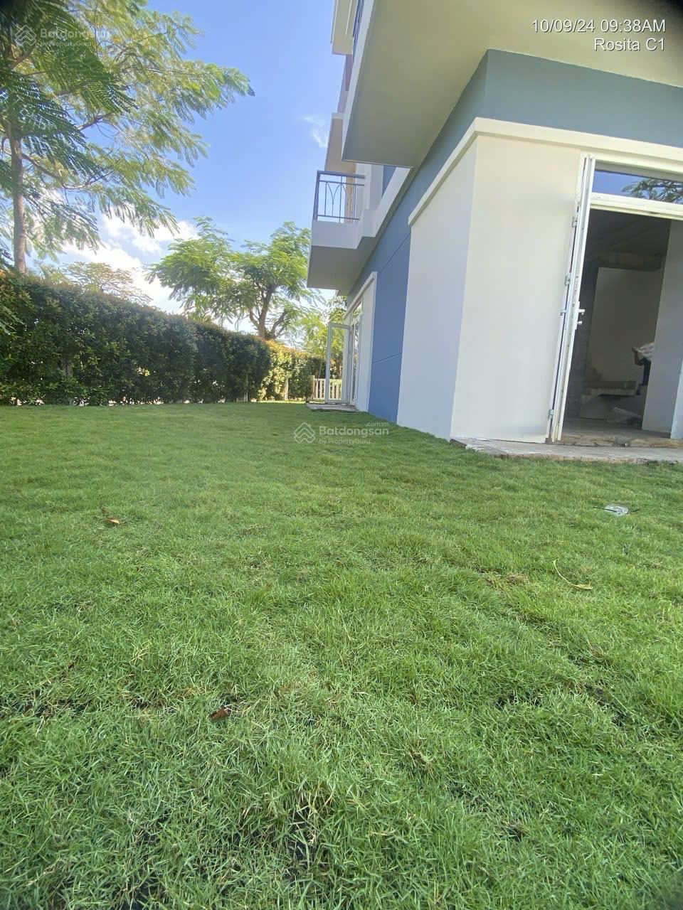 Cần bán biệt thự Rosita Quận 9 căn góc sân vườn, diện tích 245m2. Khu compound an ninh, khép kín