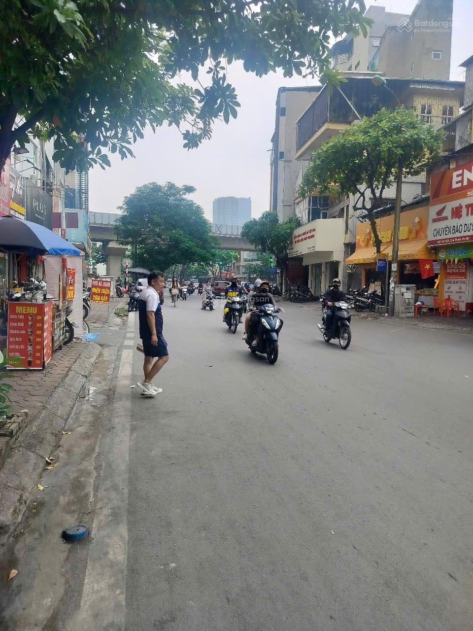 Bán đất mặt phố Thái Thịnh, quận Đống Đa - vị trí trung tâm - kinh doanh tốt - vỉa hè rộng