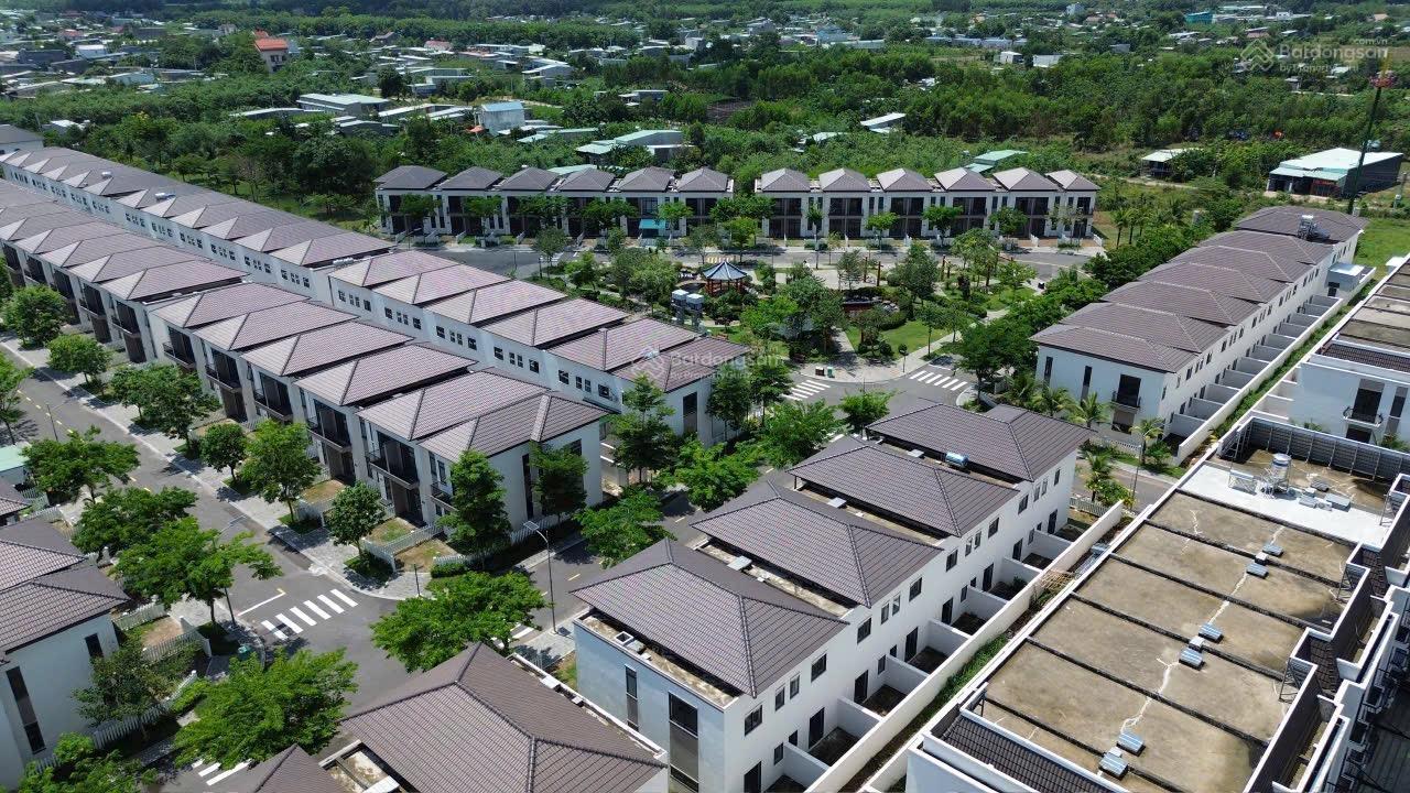 Ngộp bán 1 tỷ 750 triệu căn 100m2 1 trệt 1 lầu, đã có sổ - Chính chủ 0906 443 ***