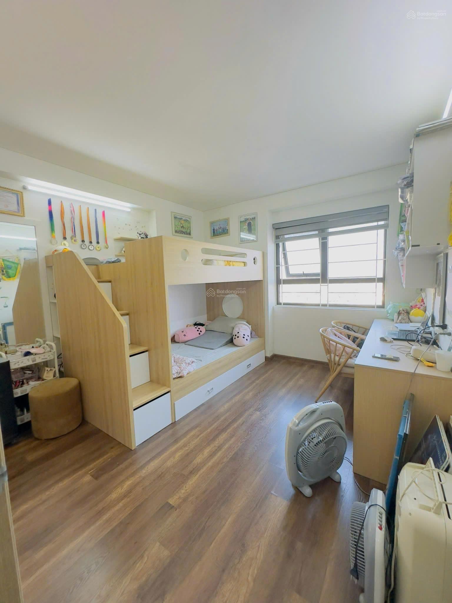 (Giá thật) tôi bán CH 3PN DT 112m2 giá hời 53tr/m2 tầng trung căn góc hoa hậu, ban công Đông Nam