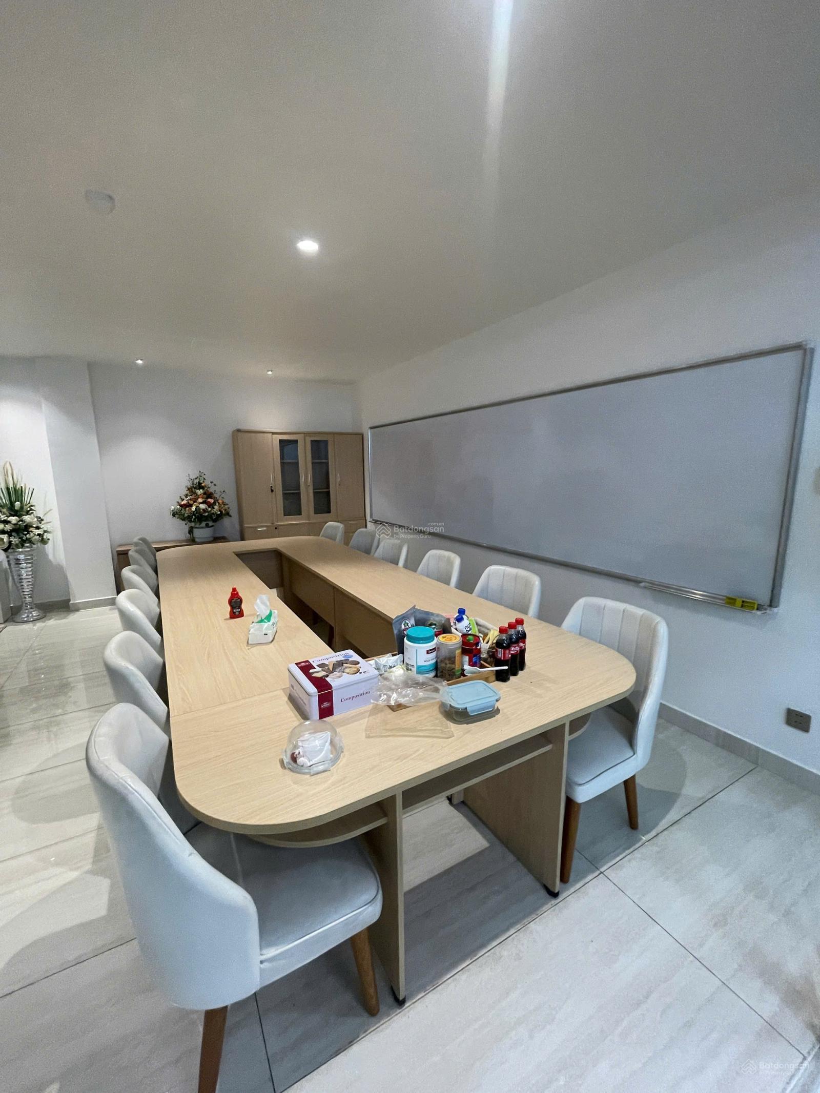 Cho thuê văn phòng Bình Thạnh - khu Saigon Pearl - 200m2 - full nội thất - free xe máy, free ô tô Cho thuê văn phòng Bình Thạnh - khu Saigon Pearl - 200m2 - full nội thất - free xe máy, free ô tô