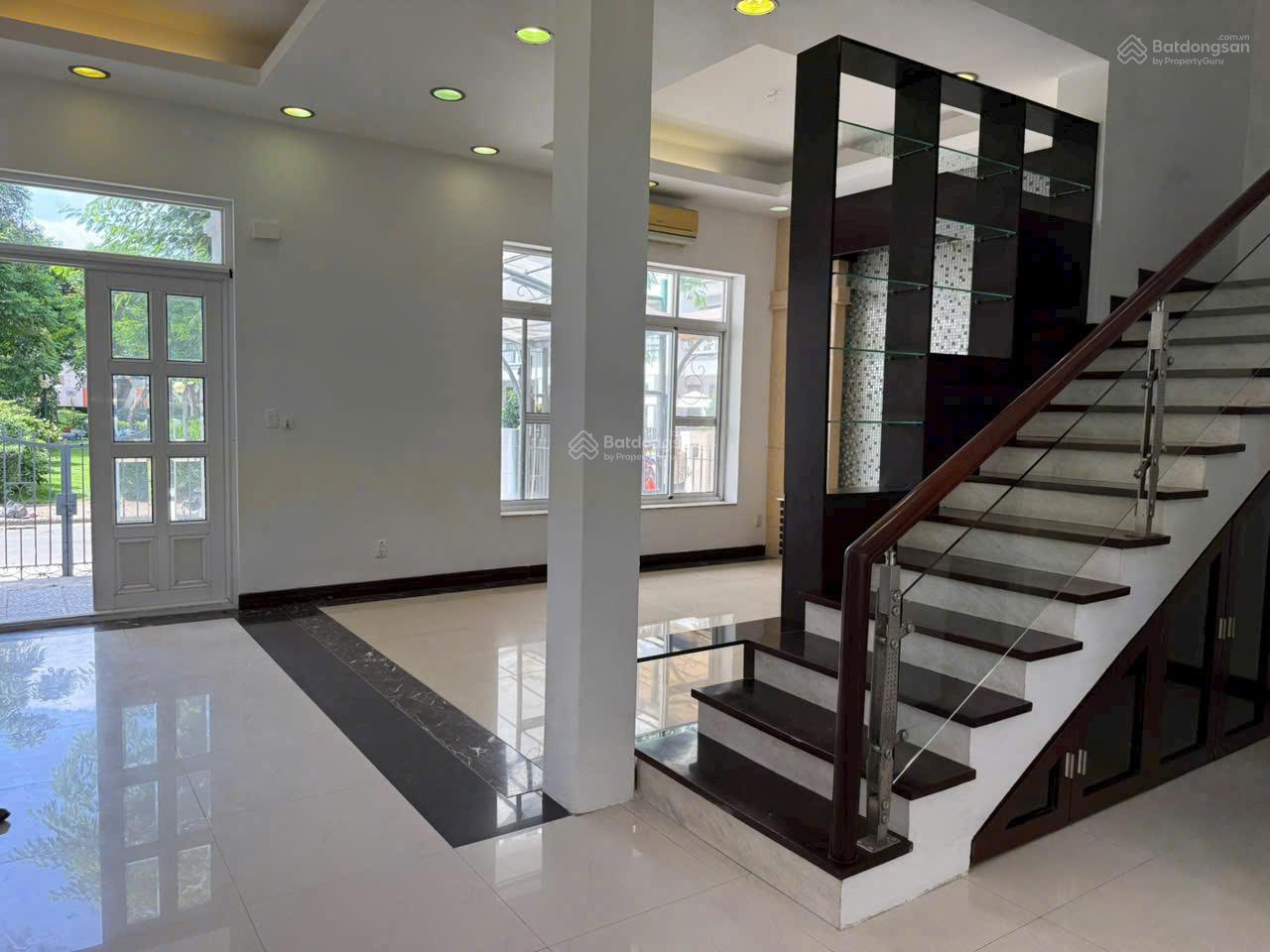 Cần bán villa Mỹ Thái, Phú Mỹ Hưng, giá 38.5 tỷ LH xem nhà:0938 602 *** Nhân