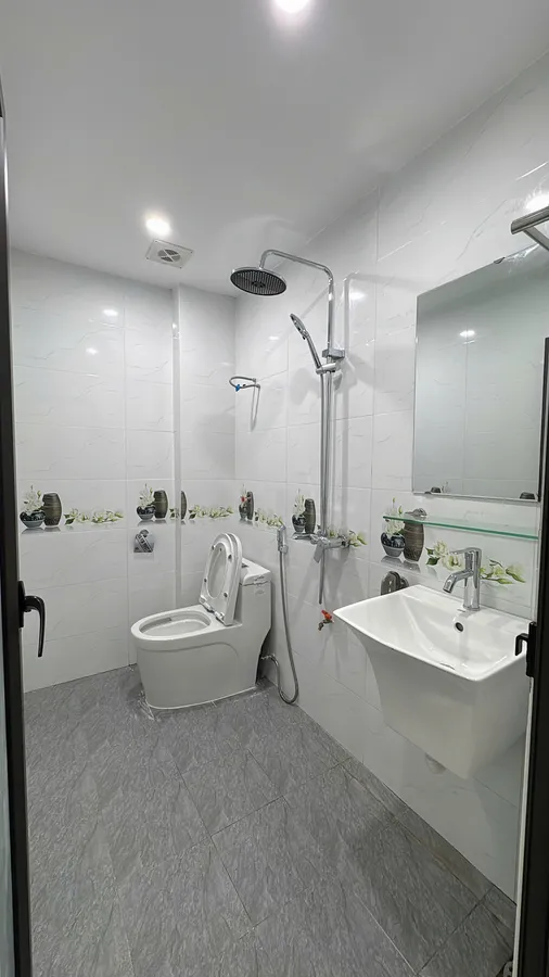 Bán nhà Tứ Hiệp 42m2 x 5 tầng, mặt tiền 4m, giá 7 tỷ, bãi ô tô gần nhà