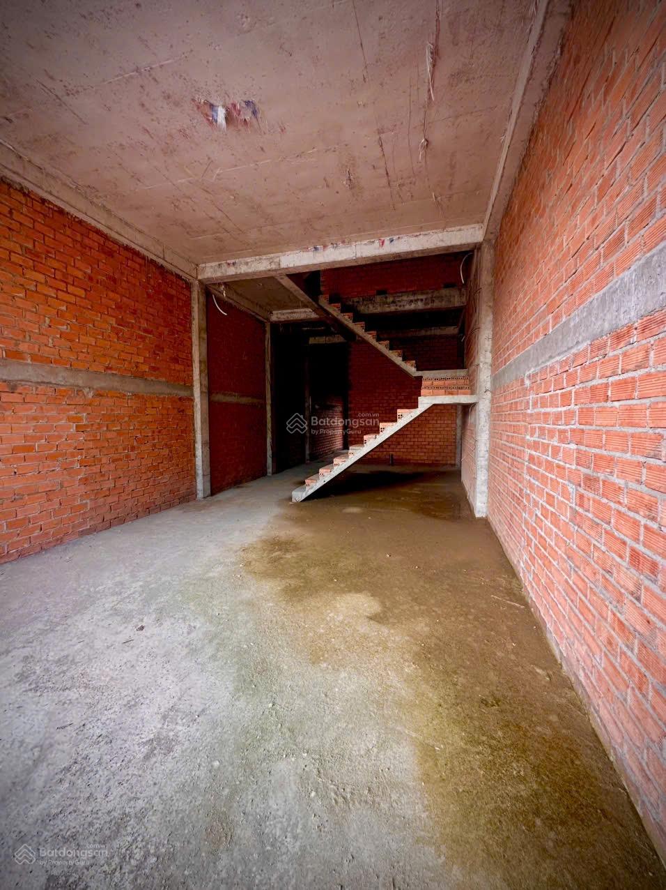 Bán nhà mặt tiền 826C Cần Giuộc cách Nhà Bè 1km 1 trệt 2 lầu sổ hồng riêng giá 4,9 tỷ SH hoàn công