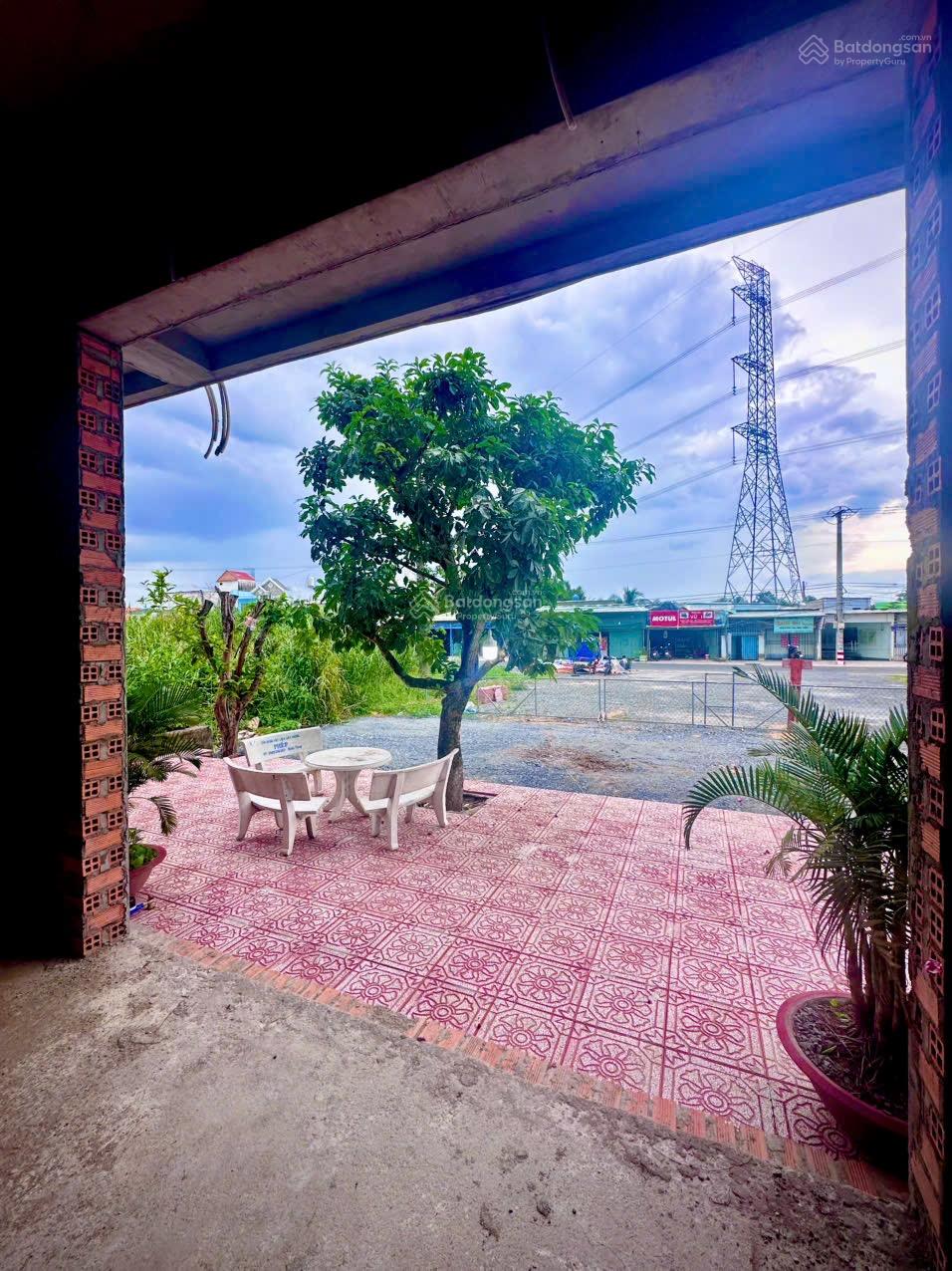 Bán nhà mặt tiền 826C Cần Giuộc cách Nhà Bè 1km 1 trệt 2 lầu sổ hồng riêng giá 4,9 tỷ SH hoàn công