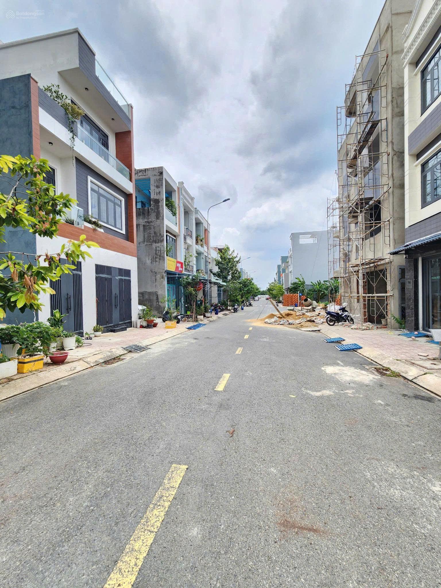 Bán rẻ đất 65.8m2 2tỷ7 kdc sát TP. Thủ Đức, cách Go 3km, sổ riêng, full TC, khai thác đầu tư