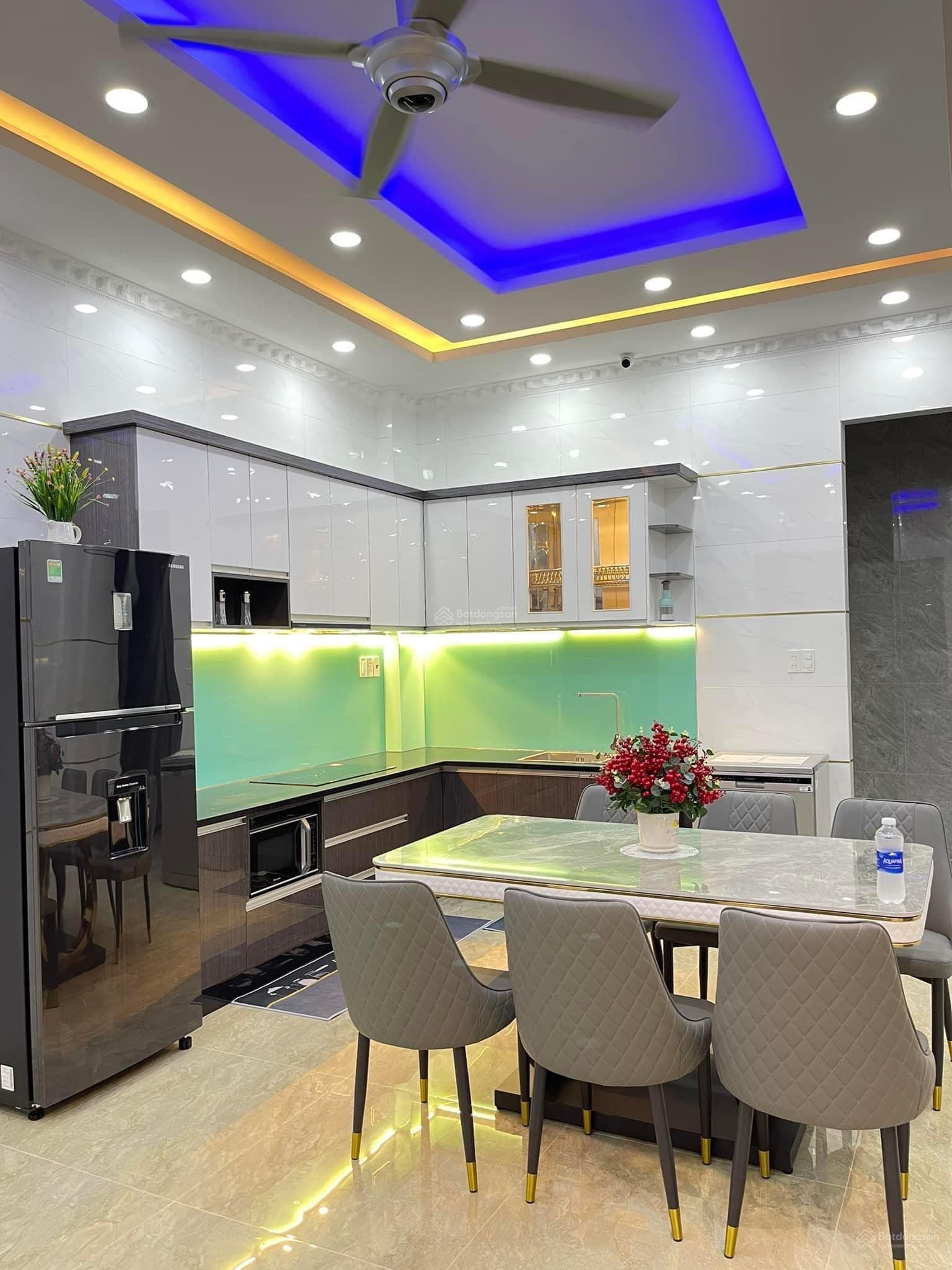 Cần sang nhượng gấp căn nhà 72m2 đường Vạn Kiếp, P3, Bình Thạnh. Xây 3 tầng, giá 3 tỷ200 sổ riêng