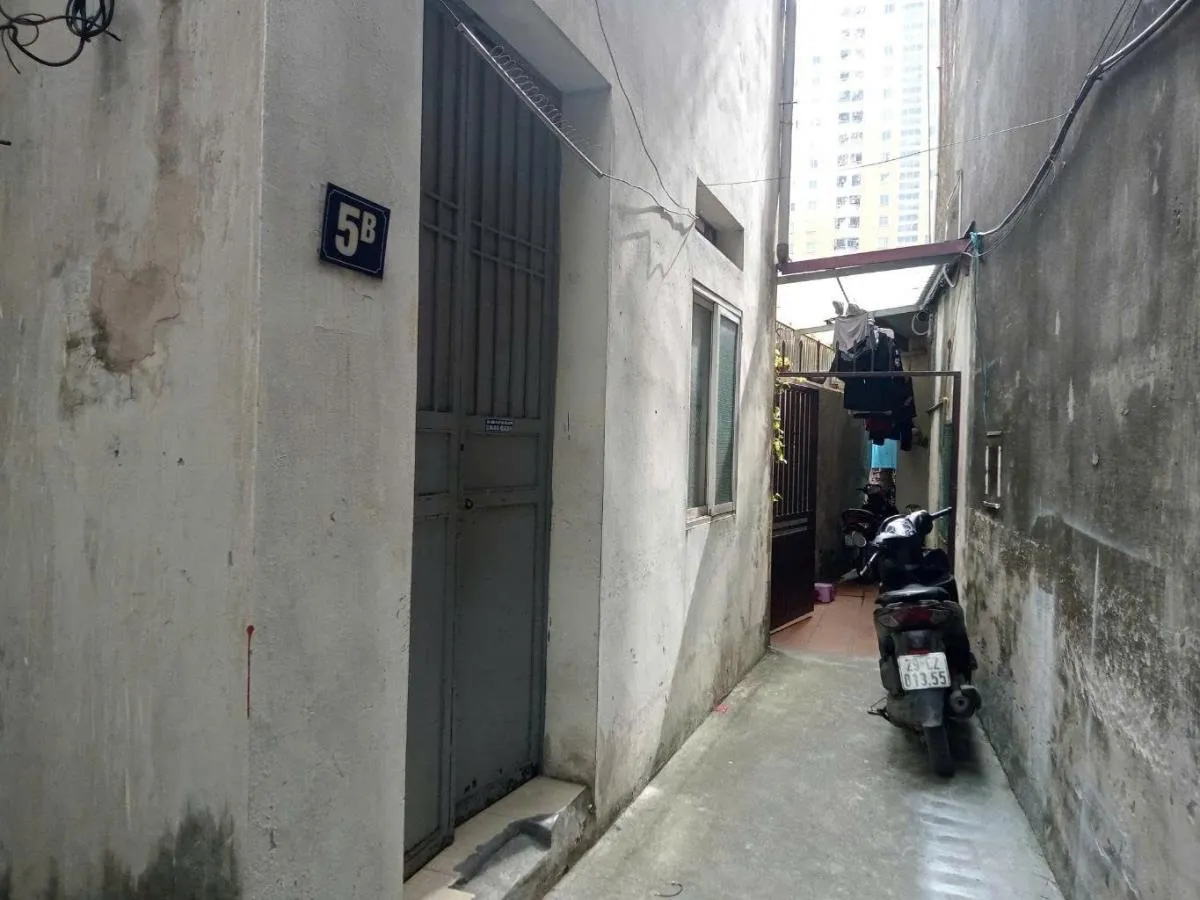 Bán đất có nhà cấp 4 Ngọc Hồi - Hoàng Liệt, DT 45m2, MT 5m, ba bước ra phố, giá đầu tư