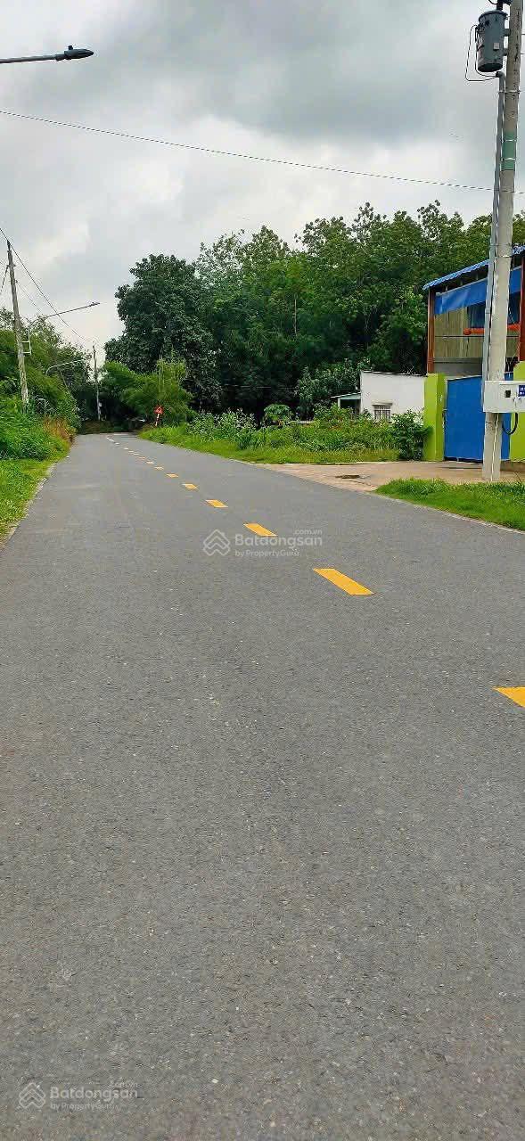 Chủ cần bán lỗ lô đất MT đường nhựa 7m cách DT741 700m, DT 120m2/679tr, phù hợp buôn bán, cho thuê.