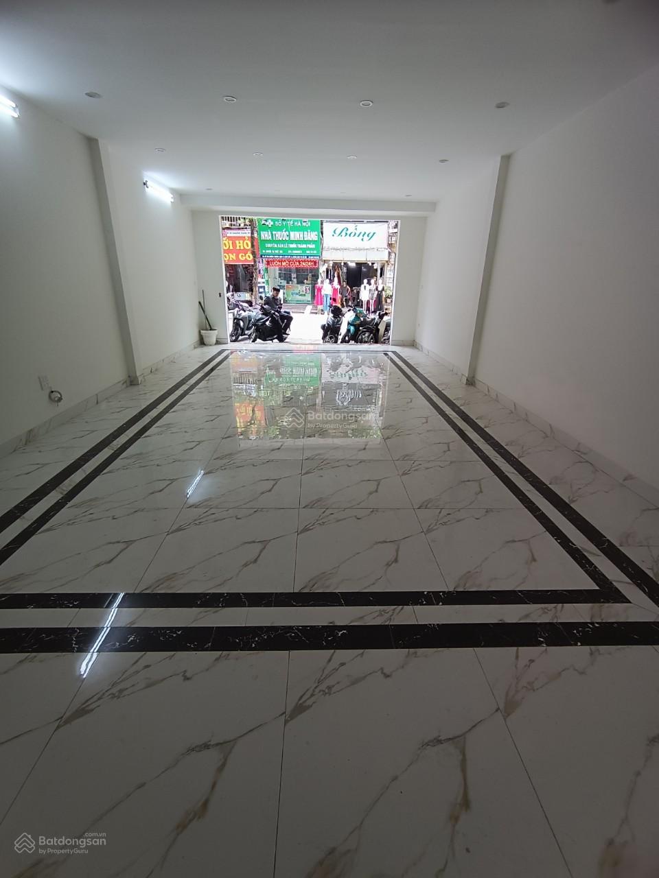 Cho thuê nhà mặt phố Trương Định, Hoàng Mai. DT 75m2, 5 tầng, MT 5m, điều hoà, thang máy, giá 50tr
