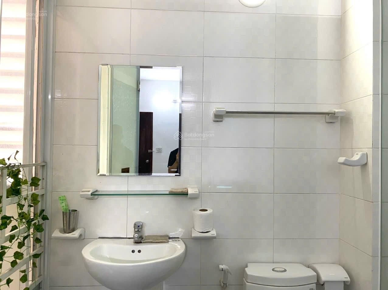 Cần cho thuê gấp căn hộ dịch vụ hẻm 251 Lê Quang Định, Phường 7, Bình Thạnh